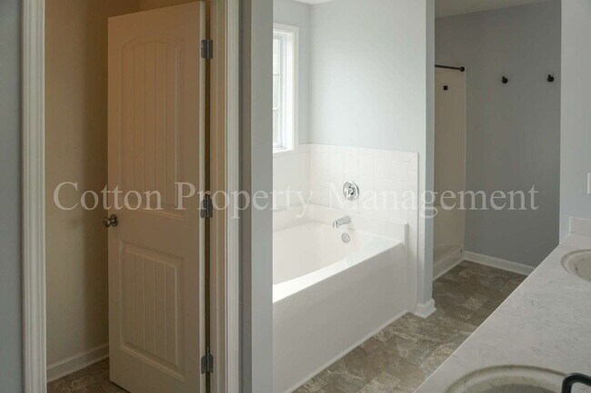 Building Photo - 9343 Cassadine Ct