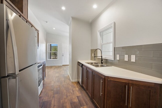 Building Photo - Woodland Park Townhome!