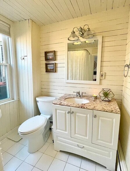 Building Photo - 10 Derne St