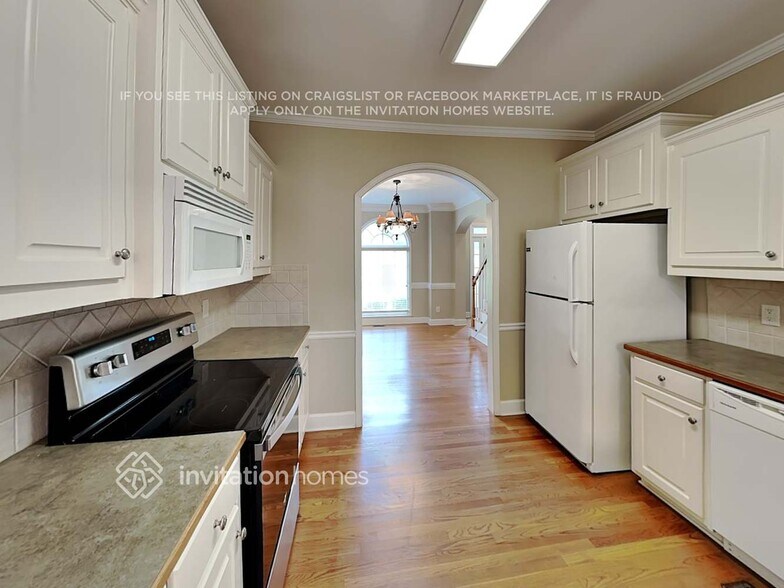 Building Photo - 1328 Maple Creek Ave