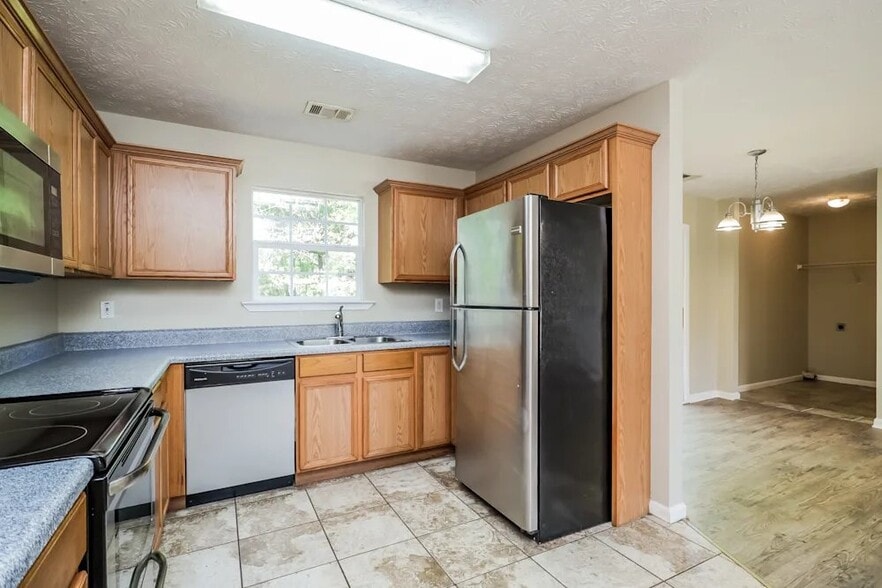 Building Photo - 67 Kenzi Way SW