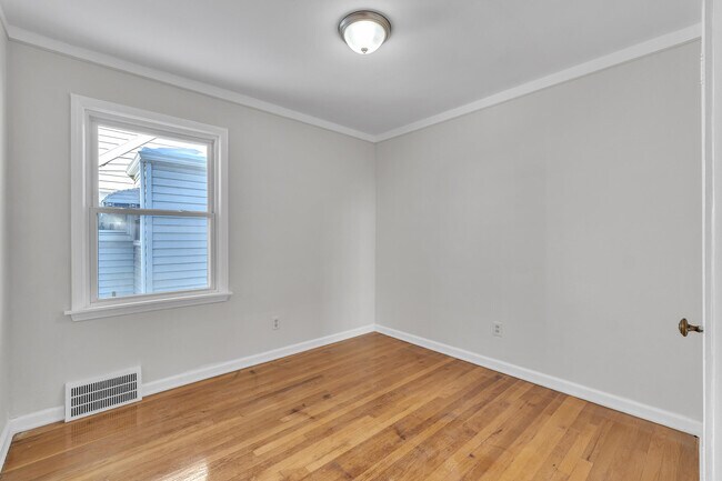 Building Photo - 11319 Tecumseh Ave