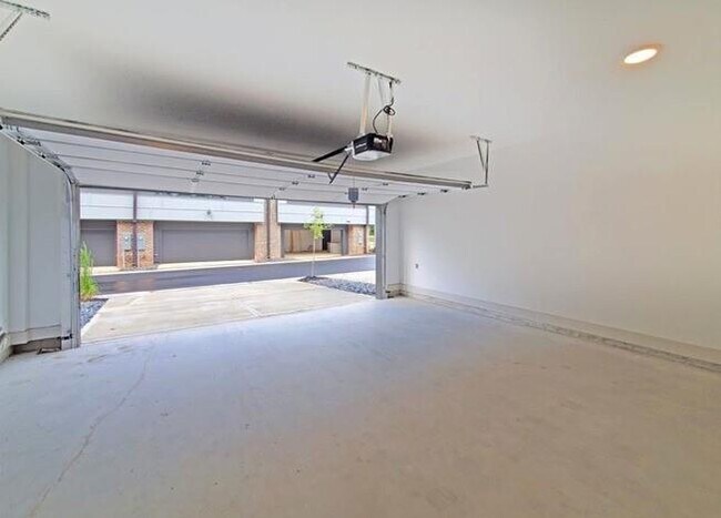 Building Photo - 583 King Arnold St