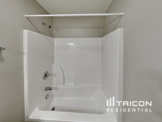 Building Photo - 537 Twyla Dr