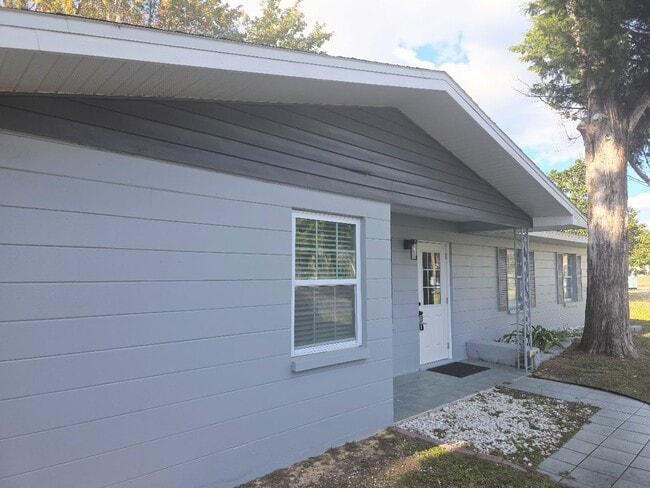 Building Photo - Now Available! Beautifully remodeled 4-bedroom, 2-bath home.