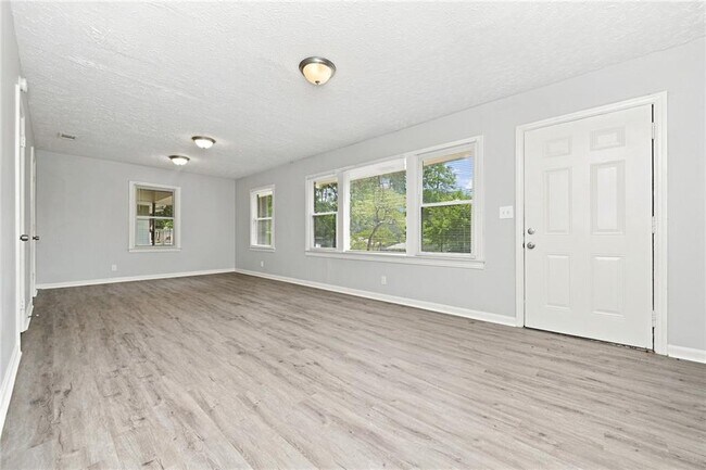 Building Photo - 386 Lindsey Dr SE