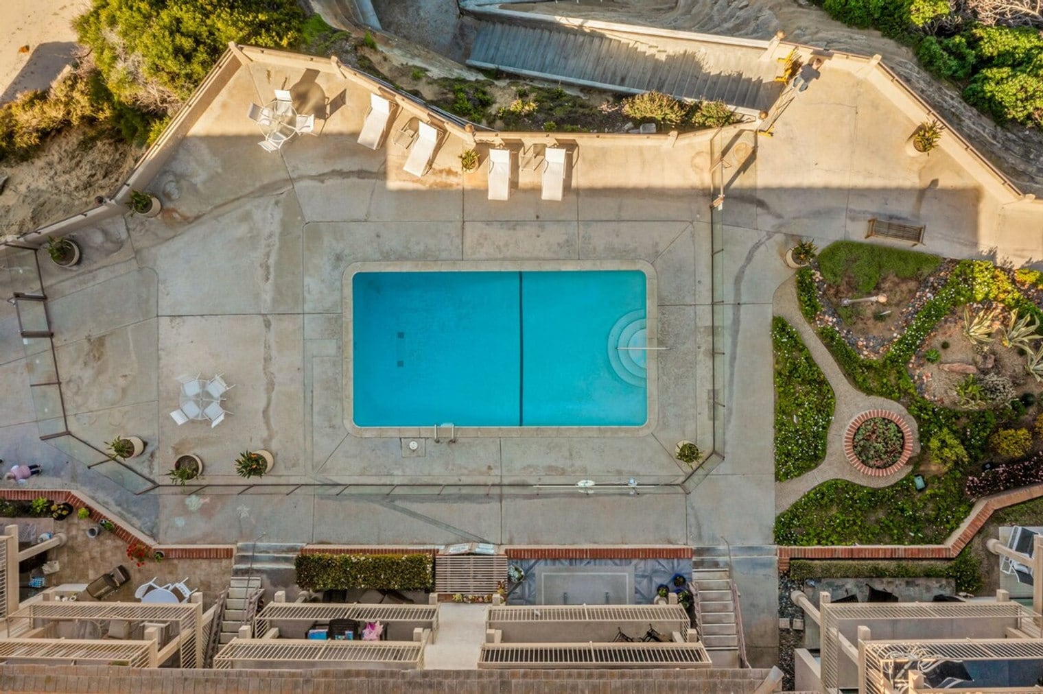 Building Photo - 150 S Shore Dr