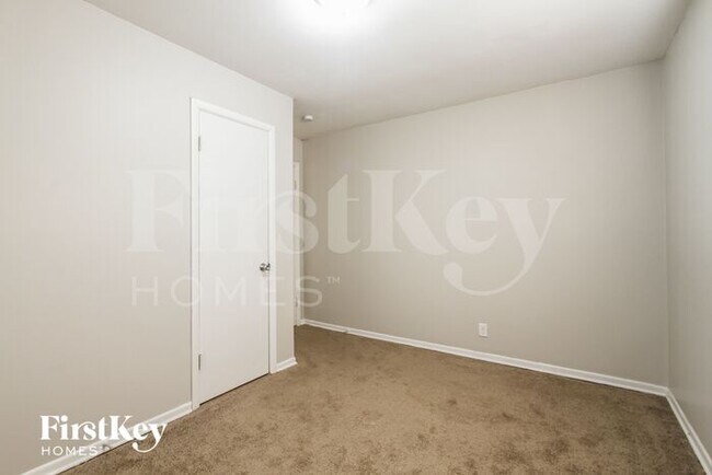 Building Photo - 336 Wayside Dr