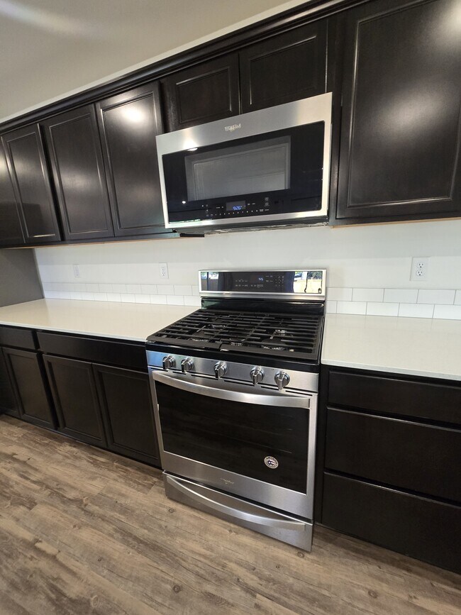 Building Photo - 903 Vine Maple Dr SE