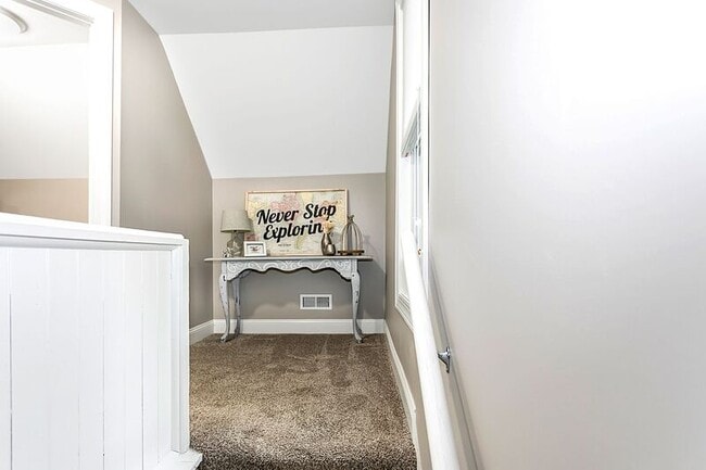 Building Photo - 349 S Chillicothe St