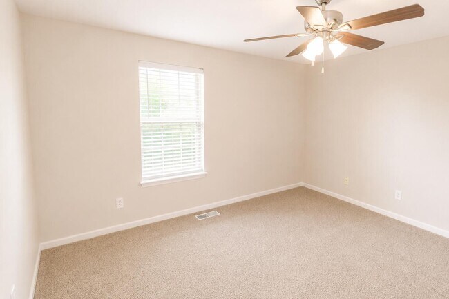 Building Photo - 4005 Snowy Owl Dr