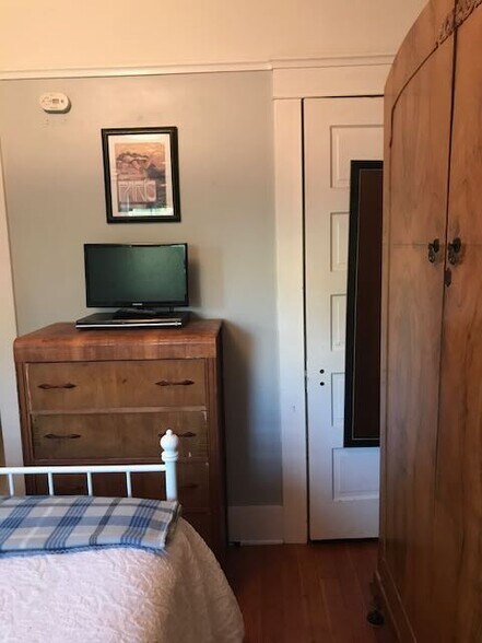 Building Photo - 4112 SE 24th Ave