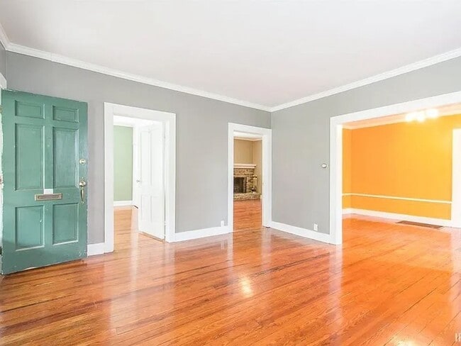 Building Photo - 520 S Eagleson Ave