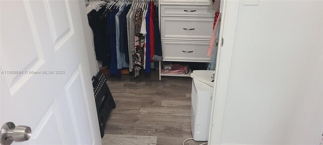 Building Photo - 220 SW 116th Ave