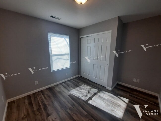 Building Photo - 2 Bedroom House for Rent | Easy Access to Kansas & Chestnut Expwy