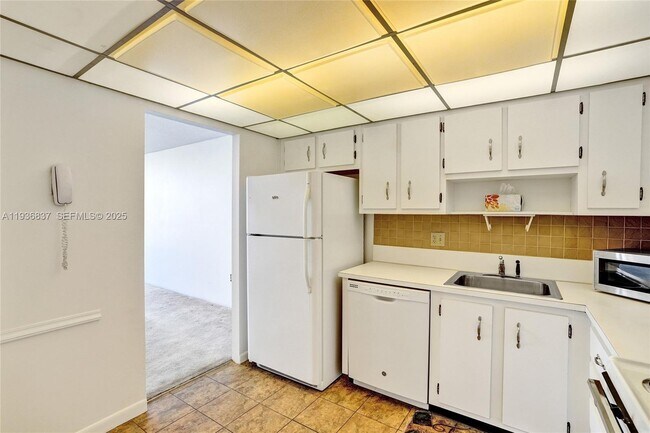 Building Photo - 1200 St Charles Pl