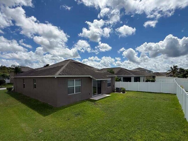 Building Photo - 930 Meadow Glade Dr