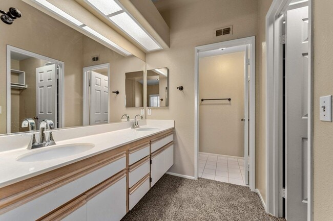 Building Photo - 1010 S Farralon Ln