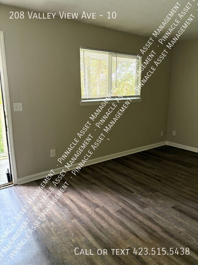 Building Photo - 208 Valley View Ave