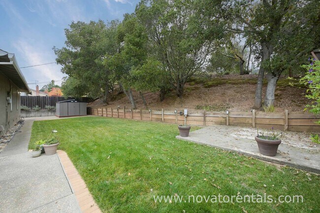 Building Photo - 44 Trish Dr