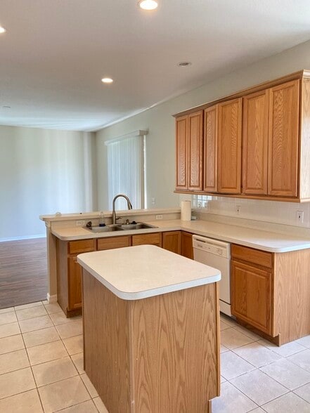 Building Photo - 1408 Holly Glen Run