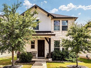 Building Photo - Beautiful and Contemporary 3 BR / 2.5 BA H...