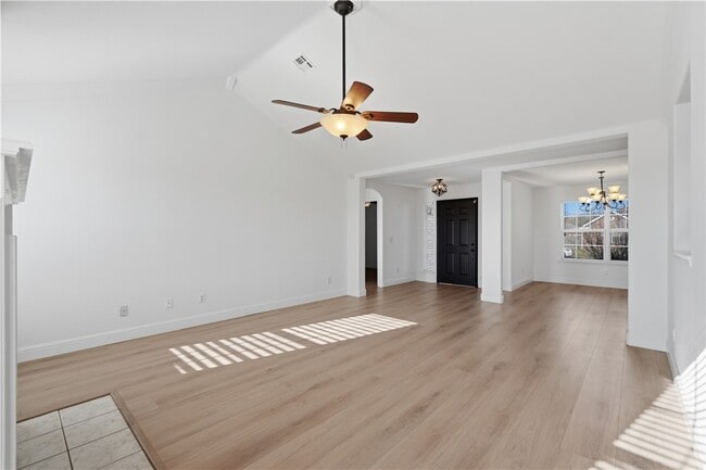 Building Photo - 551 Dogwood St