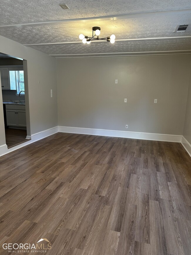 Building Photo - 641 Honey Creek Rd