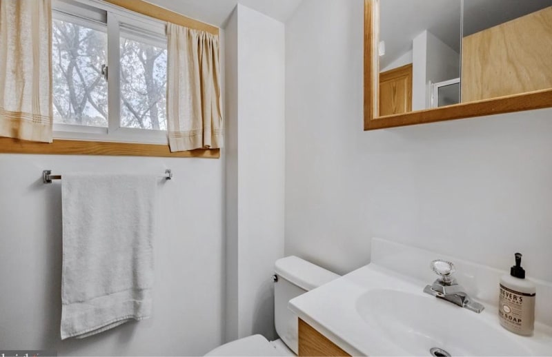 Building Photo - 345 W Signal Hill Rd