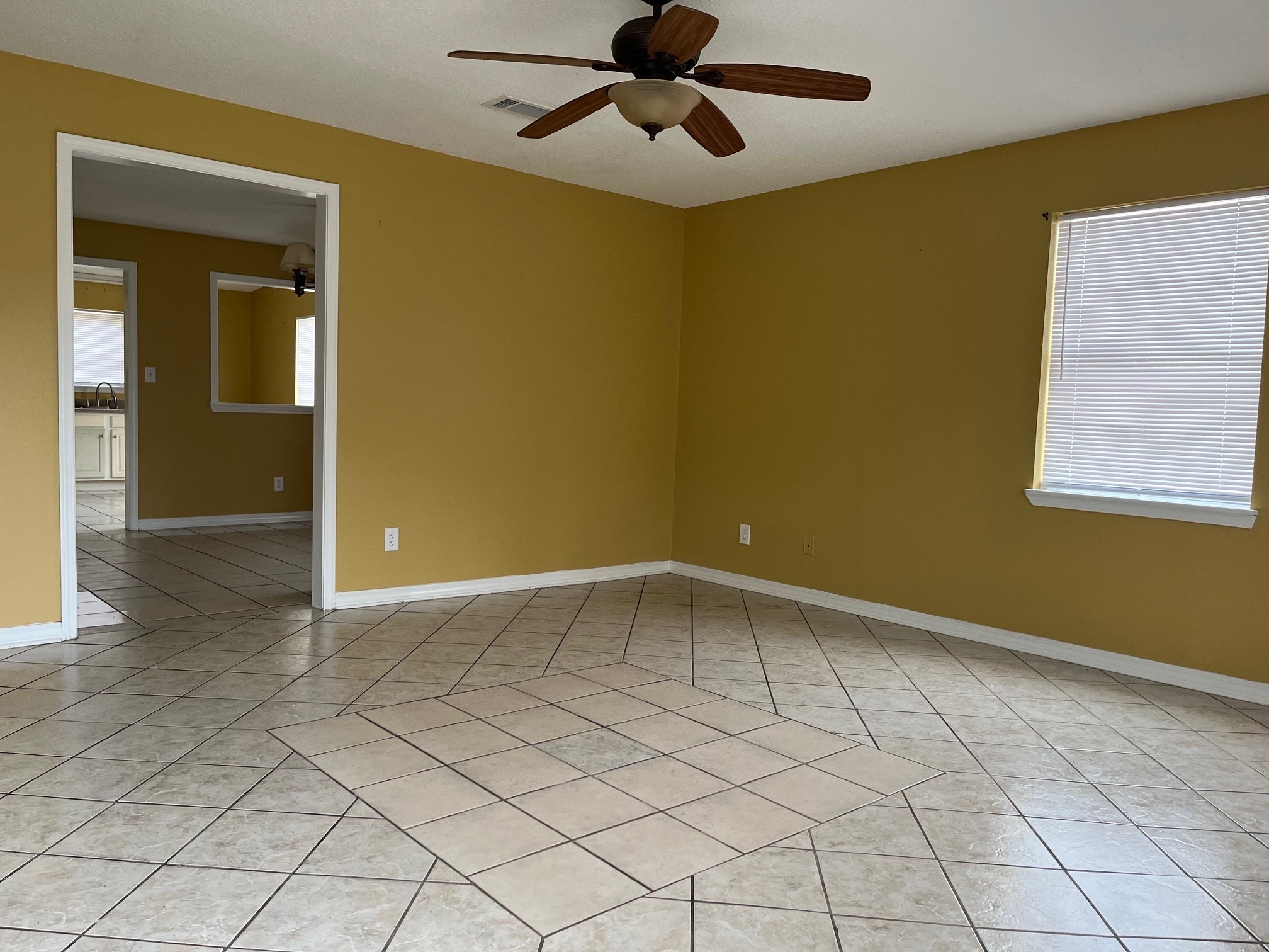 Building Photo - 115 Alicia St