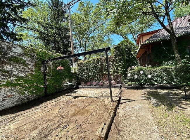Building Photo - 9104 Parkgate Ave