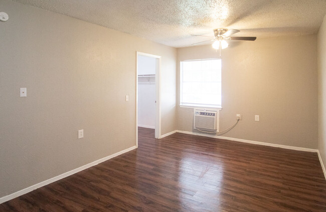 Living Room - Courtyard Park Apartments