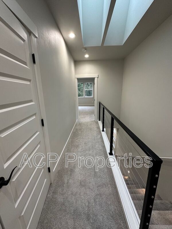 Building Photo - 8 Clematis Ln