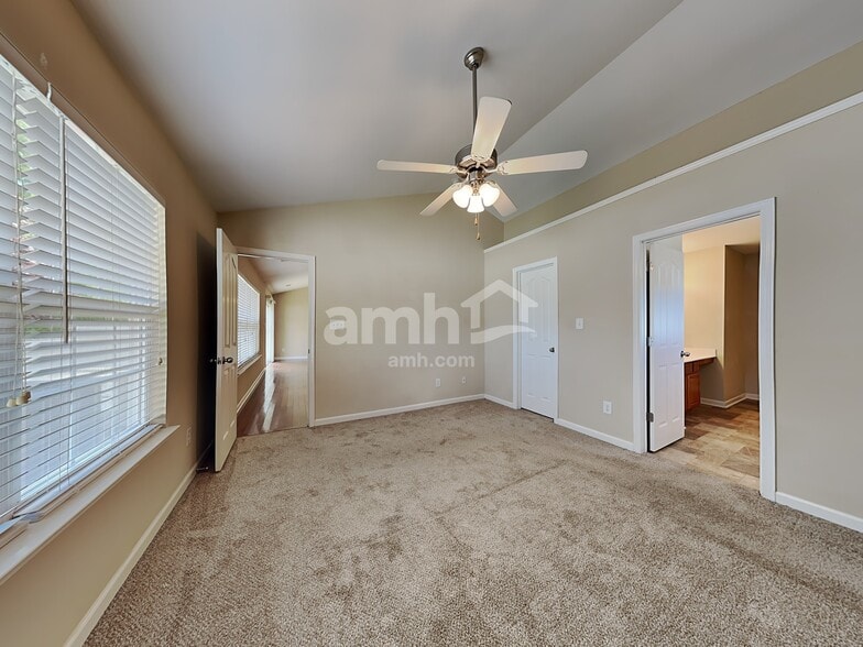 Building Photo - 714 W Parris Ave