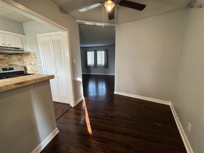 Building Photo - 3701 Southmoor Ln