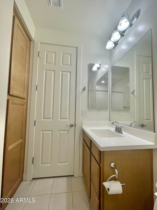 Building Photo - 20862 E Sparrow Dr