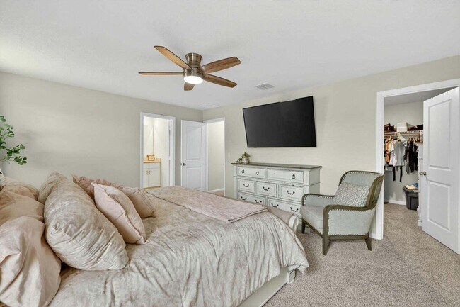 Building Photo - 5652 SE Edgewater Cir