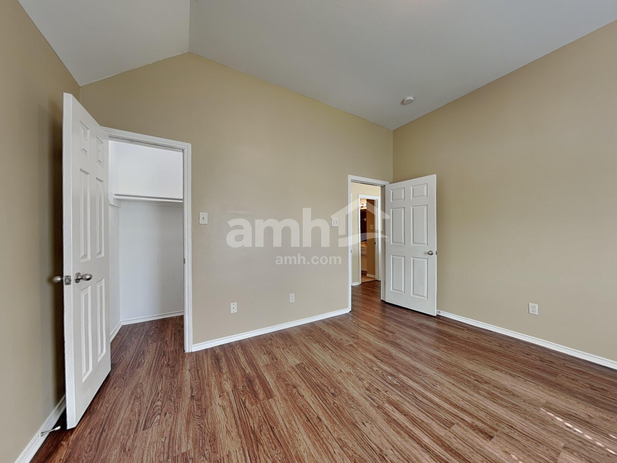 Building Photo - 2718 Lakecrest Way Dr