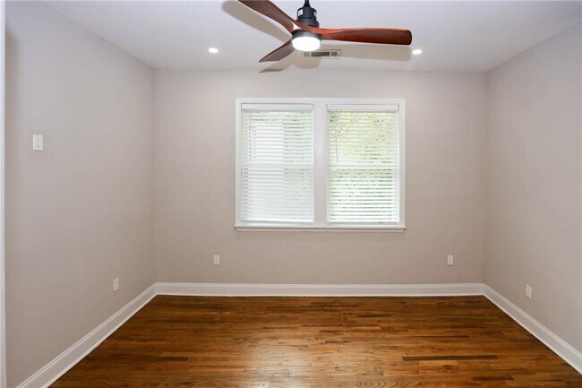 Building Photo - 1333 Lyle Ave