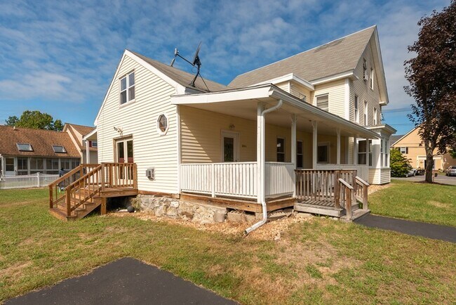 Building Photo - 520 Main St