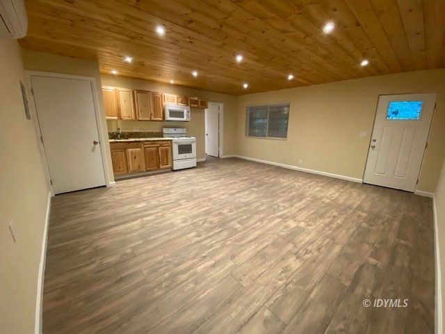 Building Photo - Fern Valley 1 Bedroom