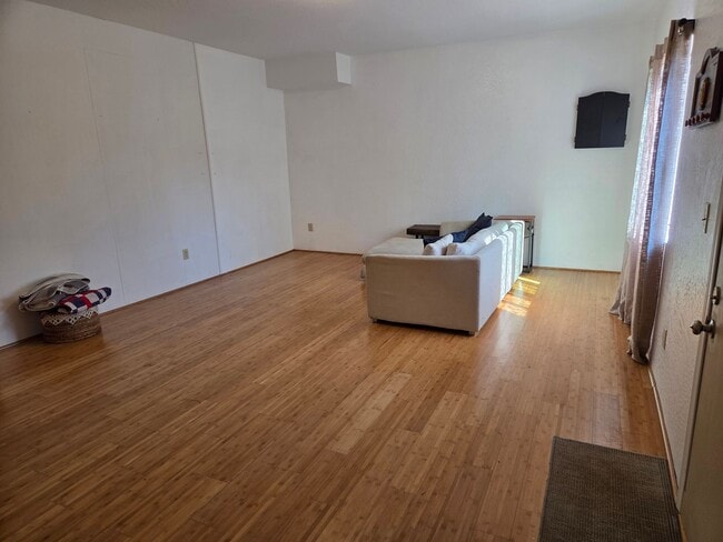 Building Photo - Spacious 3 Bedroom, 2 Bath Home with Bonus...