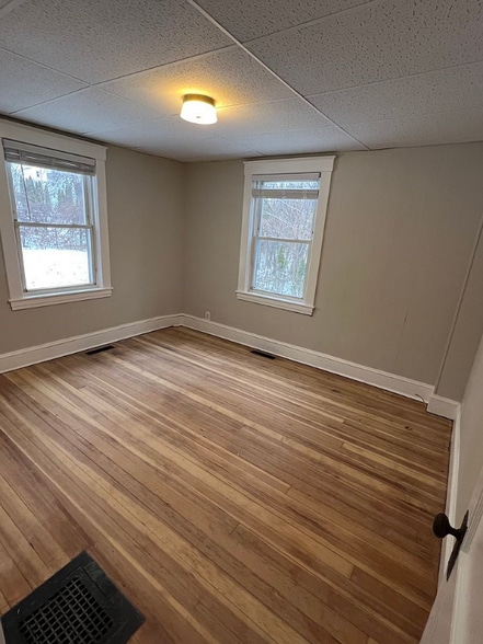 Building Photo - 28 Shaw St