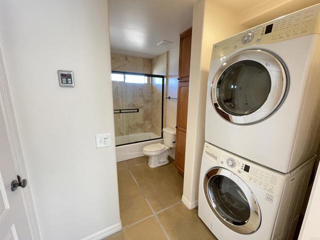Building Photo - 12465 Hillpoint Ct