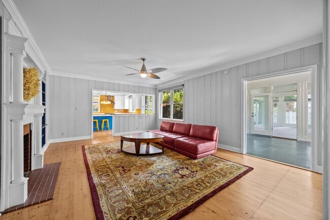 Building Photo - Gorgeous and Spacious 3 Bedroom Ranch in T...