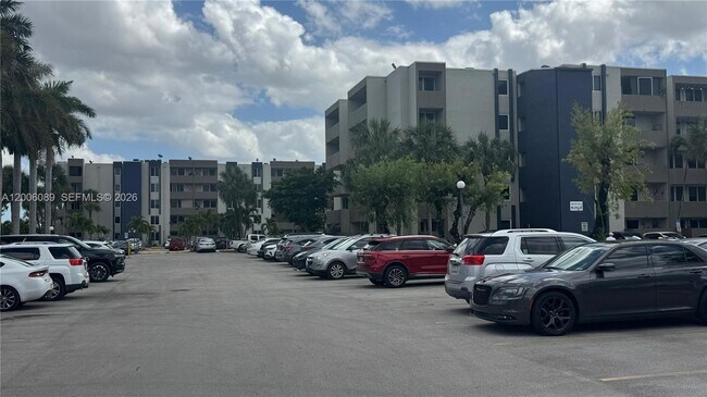Building Photo - 10090 NW 80th Ct