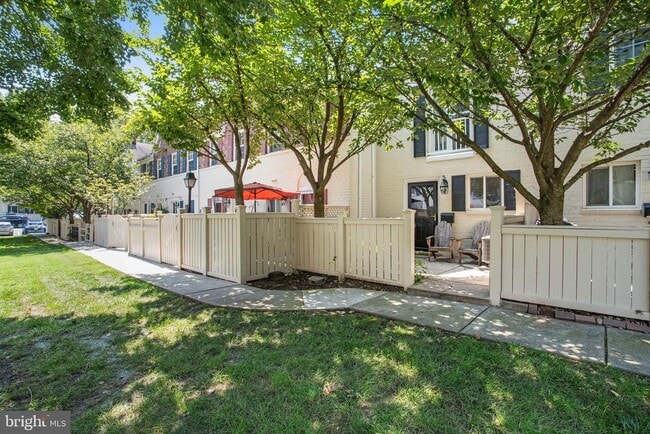 Building Photo - 1311 N Van Dorn St