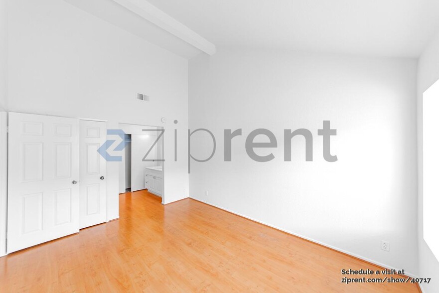 Building Photo - 2740 Gramercy Ave