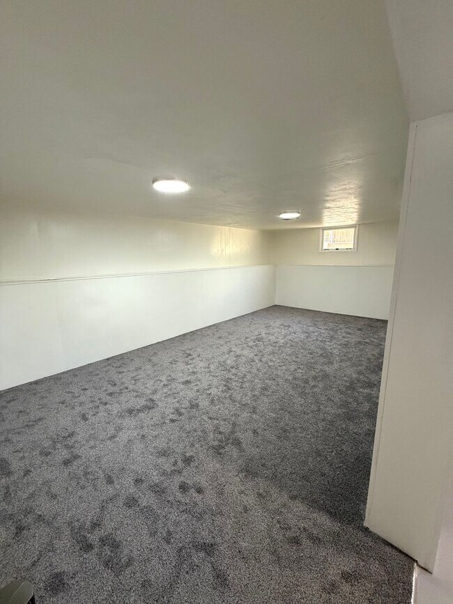 Building Photo - 1307 Perkins Ave