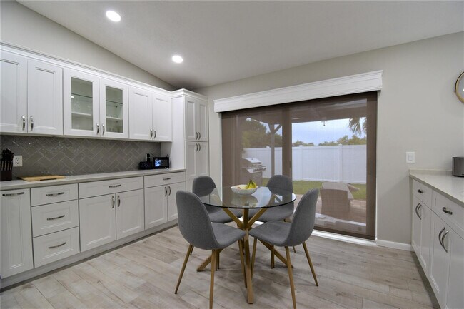 Building Photo - 6550 Country Wood Way